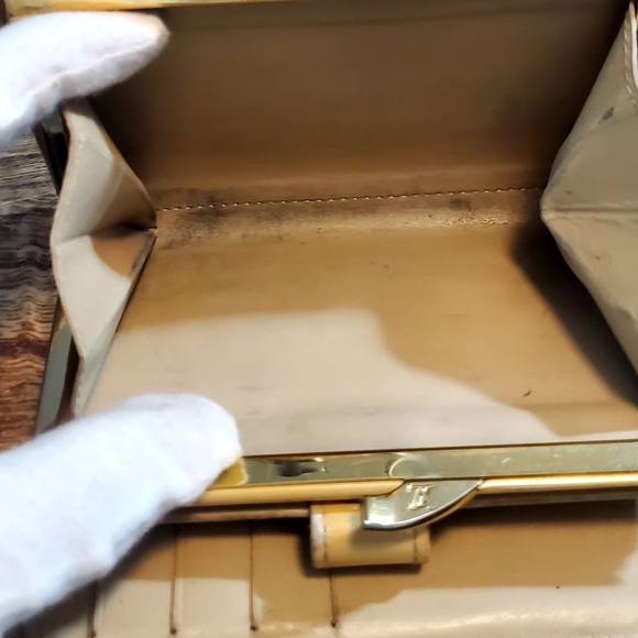 Louis Vuitton Vernis Kiss lock wallet - Picture 9 of 9